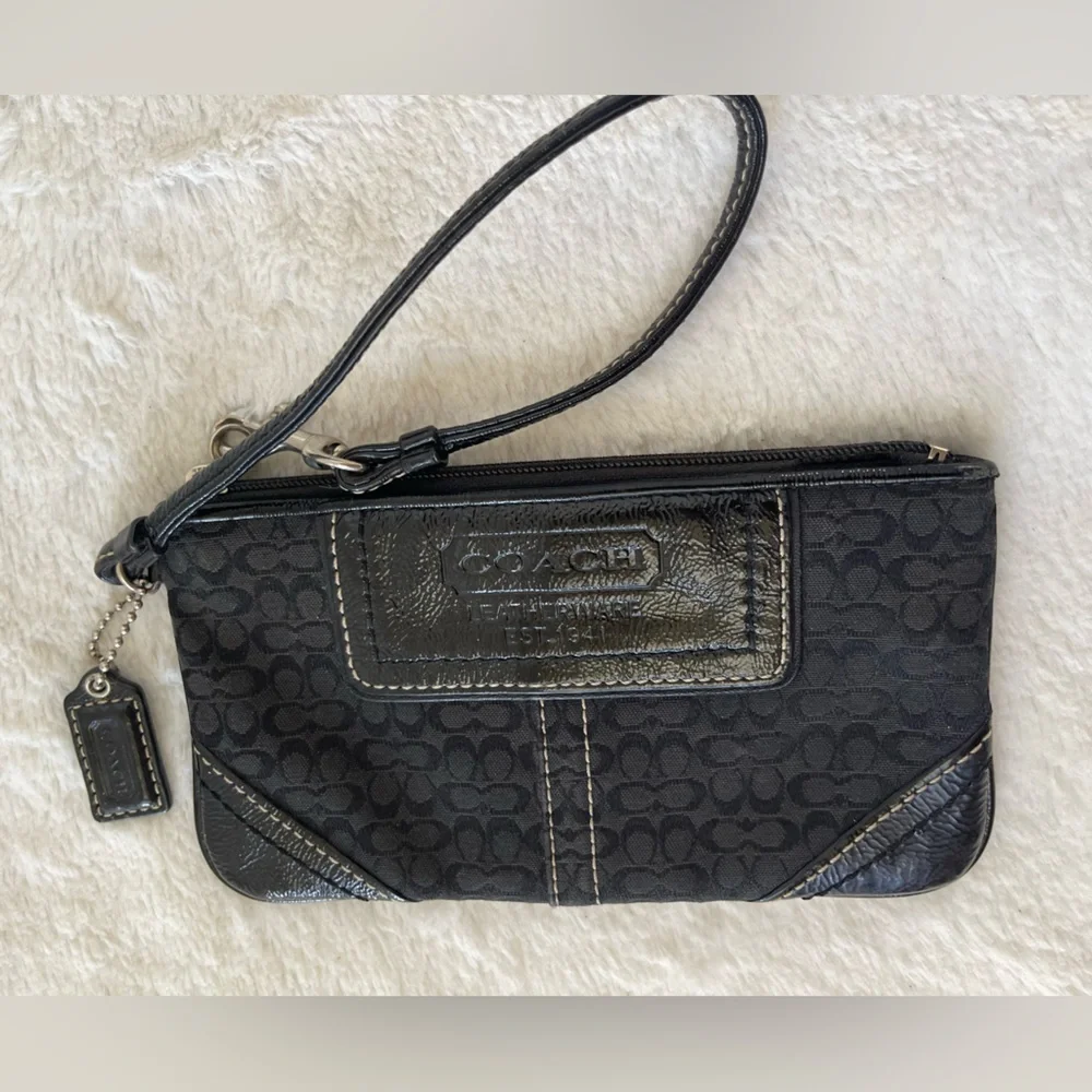 Coach vintage wristlet EUC